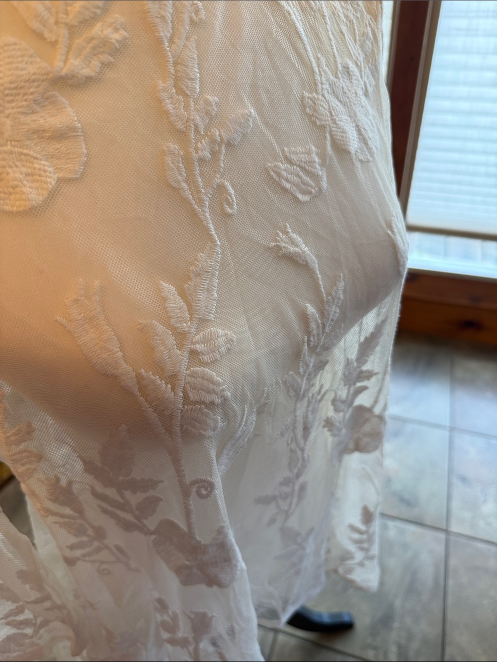 white Lace High-Low Top - Picture 7 of 7